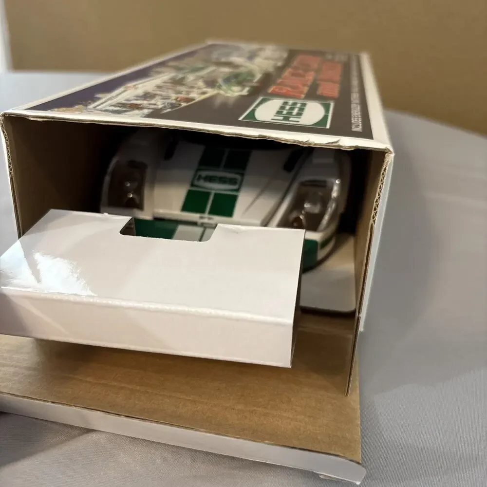 Hess 2009 Race Car and Racer Toy w/ Lights & Sounds In Box Holiday Edition